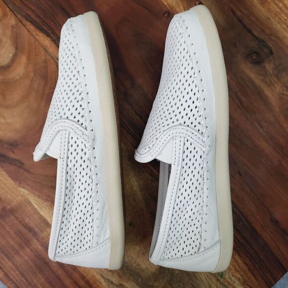 Minnetonka Pacific Slip On Loafer White Perforated Leather Women's 7.5 (Tag 8.0) - Picture 6 of 11